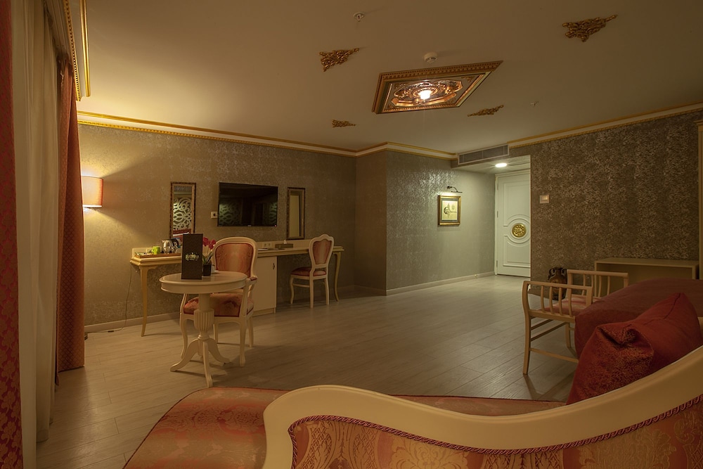 Empire Suite Hotel 14