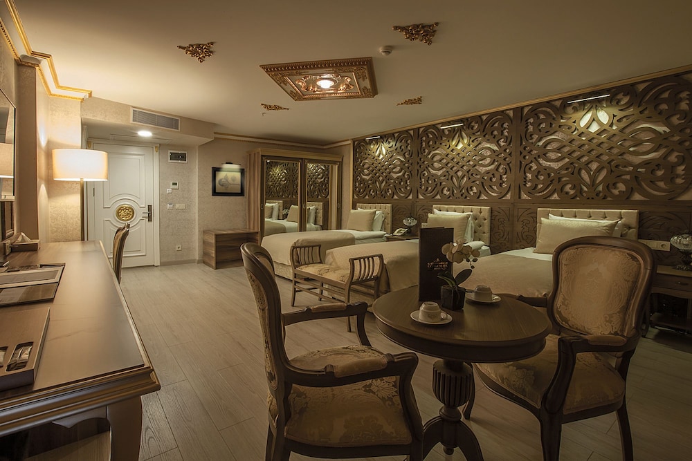 Empire Suite Hotel 11