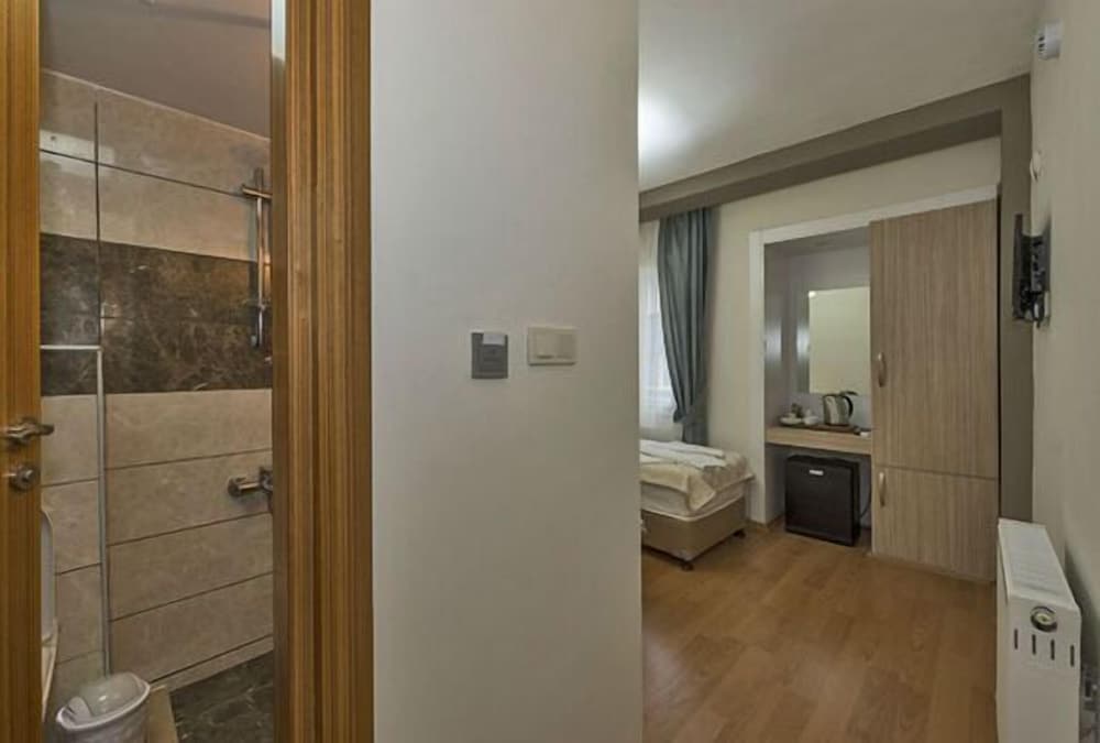 Metrolux Hotel 18