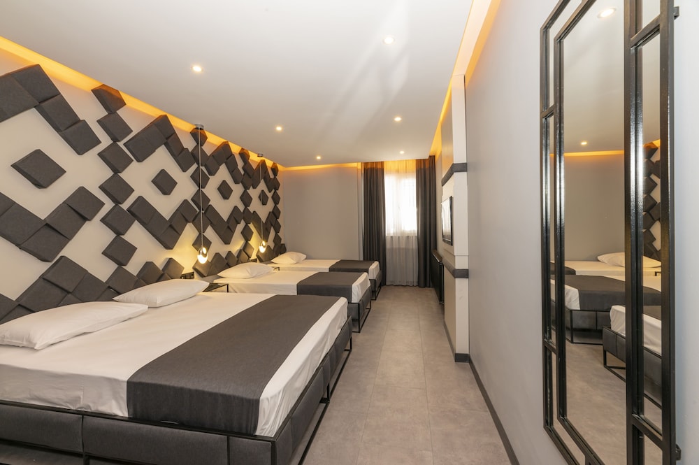 White Palace Hotel 24
