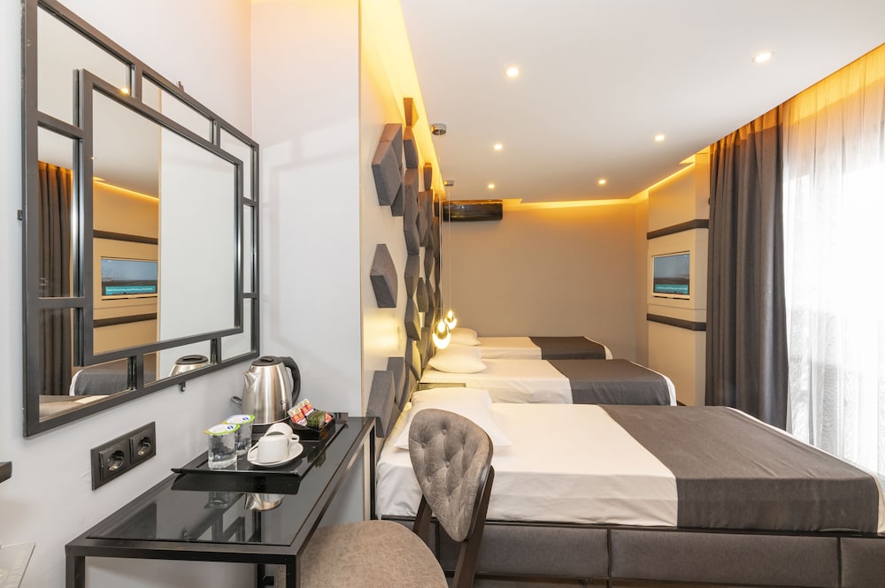 White Palace Hotel 11