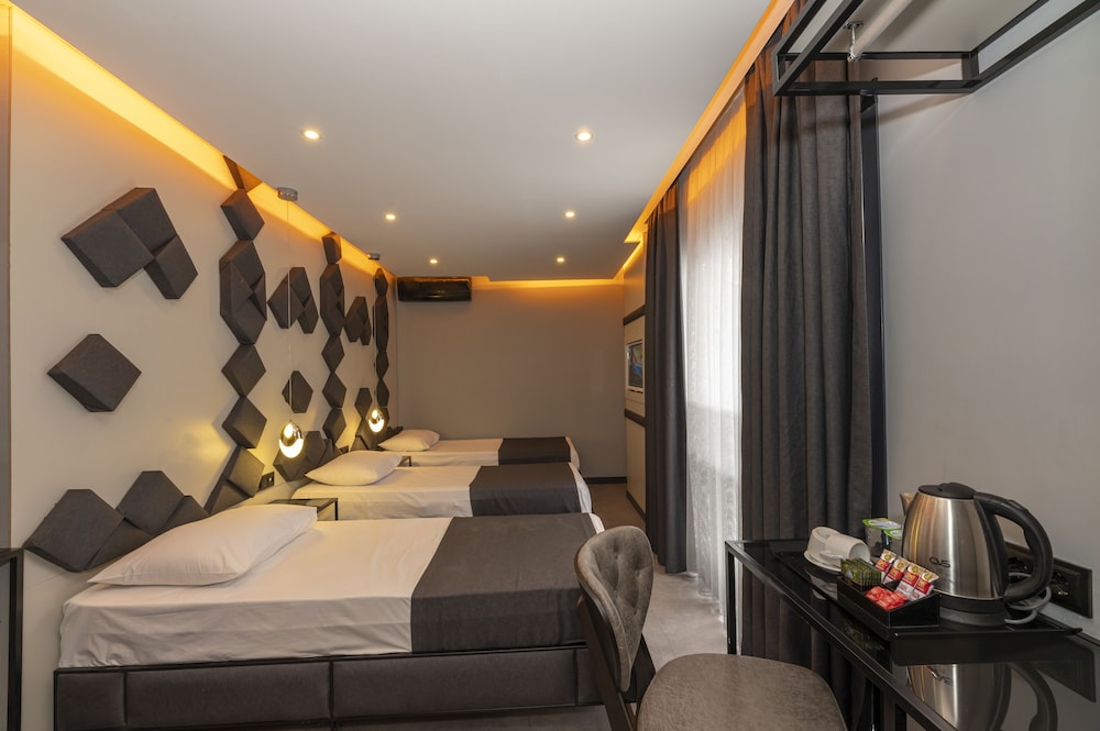 White Palace Hotel 13