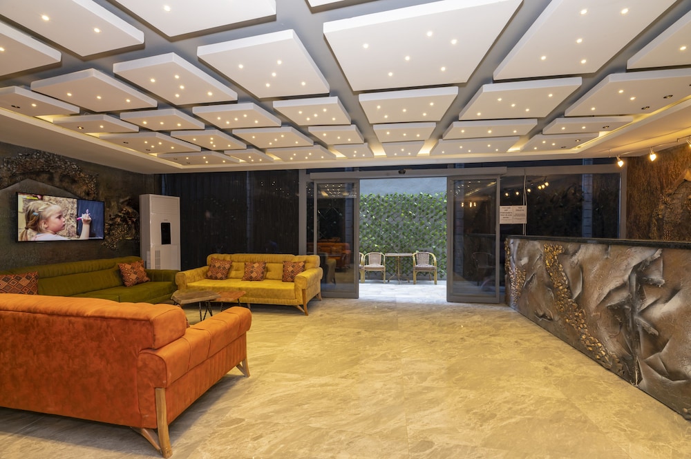 White Palace Hotel 3