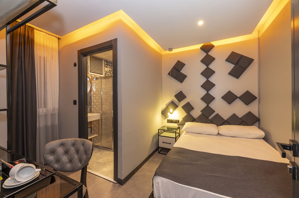 White Palace Hotel 9