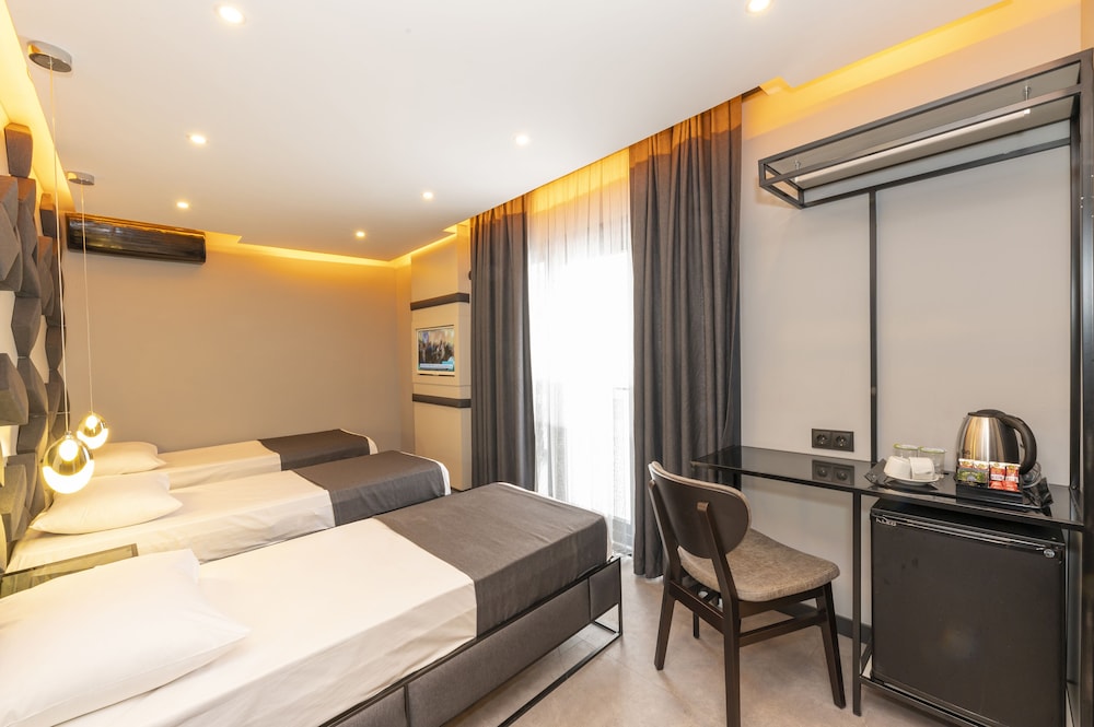White Palace Hotel 12