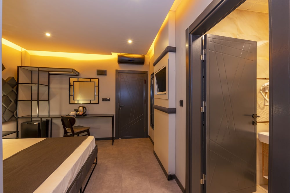 White Palace Hotel 8