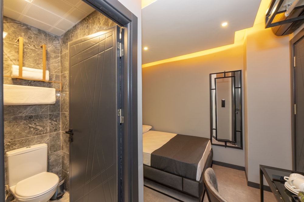 White Palace Hotel 10