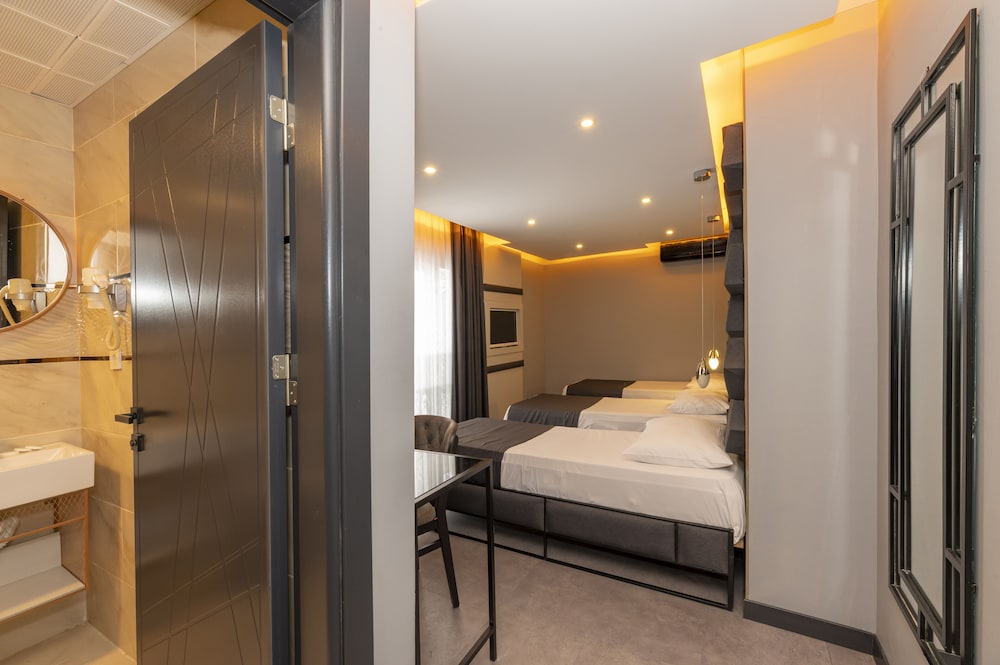 White Palace Hotel 16