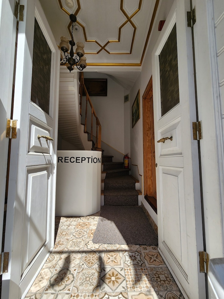 Kadiköy White House 2