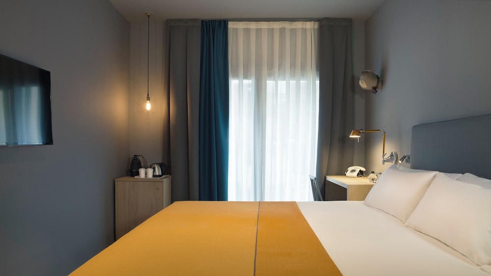 Yurbban Trafalgar Hotel 18