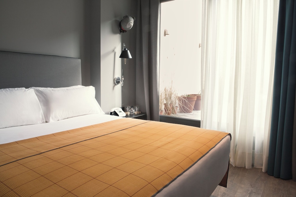 Yurbban Trafalgar Hotel 21