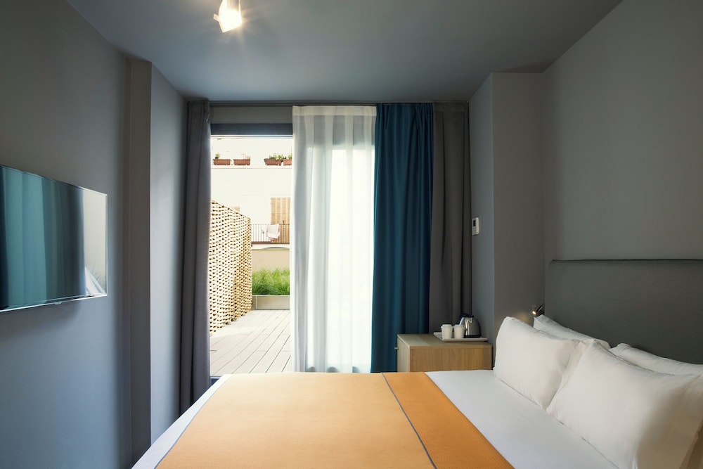Yurbban Trafalgar Hotel 20