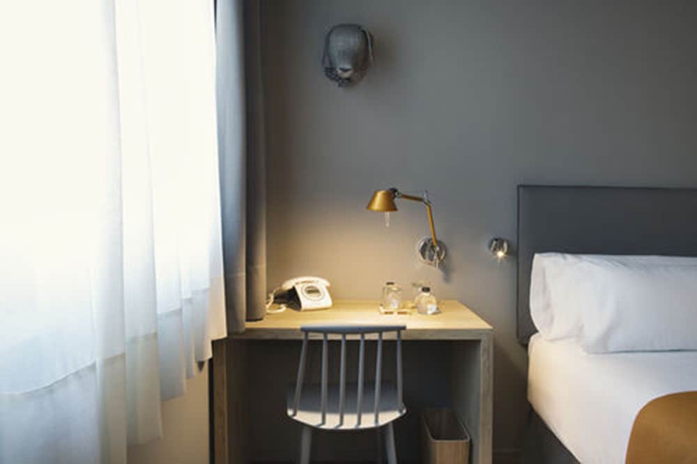 Yurbban Trafalgar Hotel 10