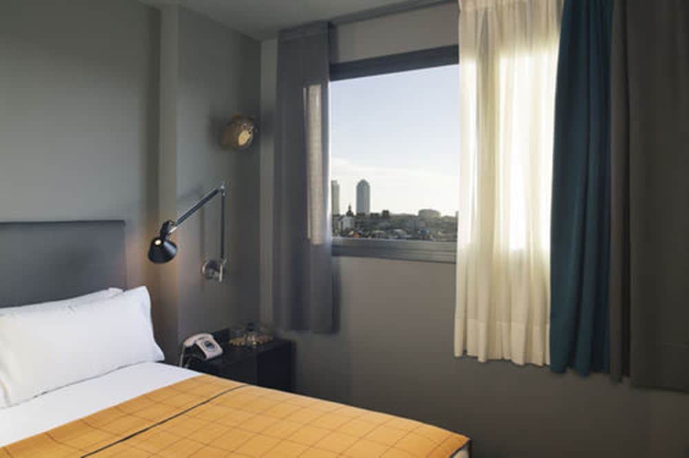 Yurbban Trafalgar Hotel 16