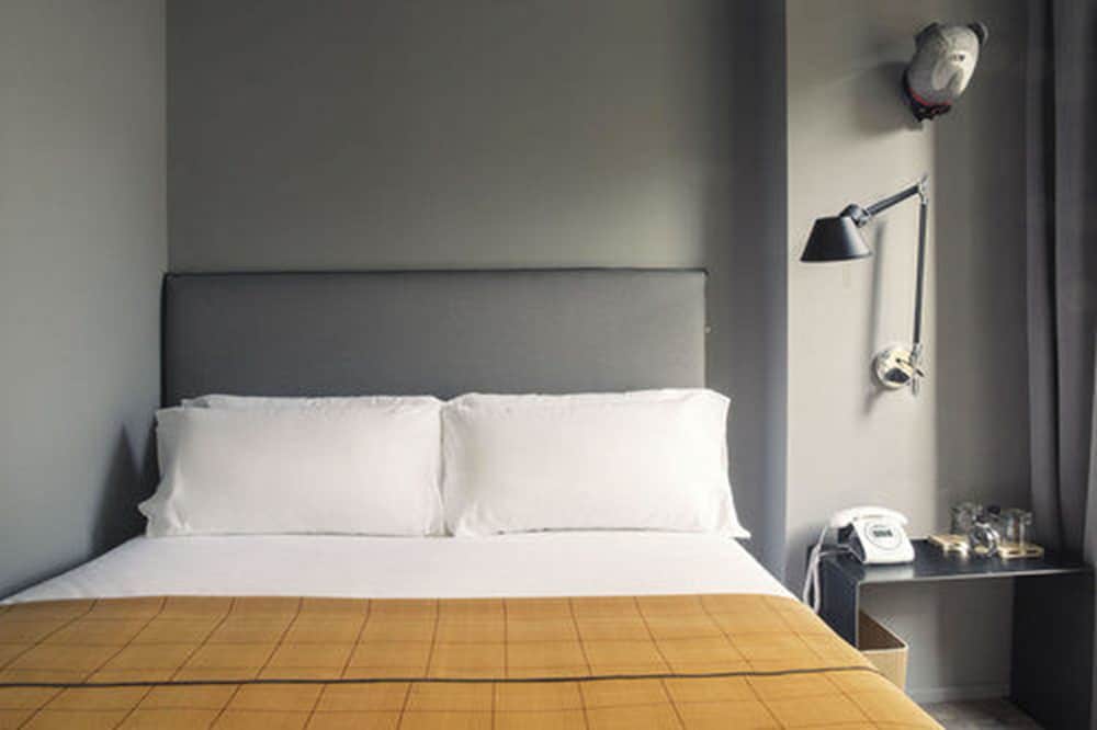 Yurbban Trafalgar Hotel 13