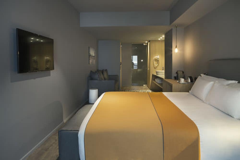 Yurbban Trafalgar Hotel 12
