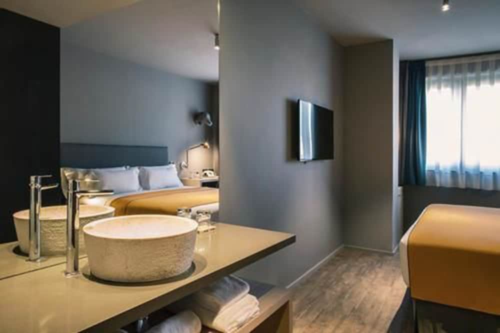 Yurbban Trafalgar Hotel 6