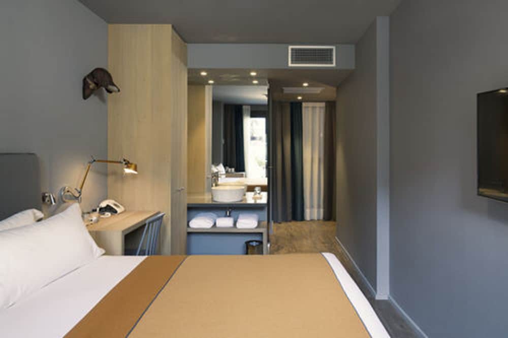 Yurbban Trafalgar Hotel 15