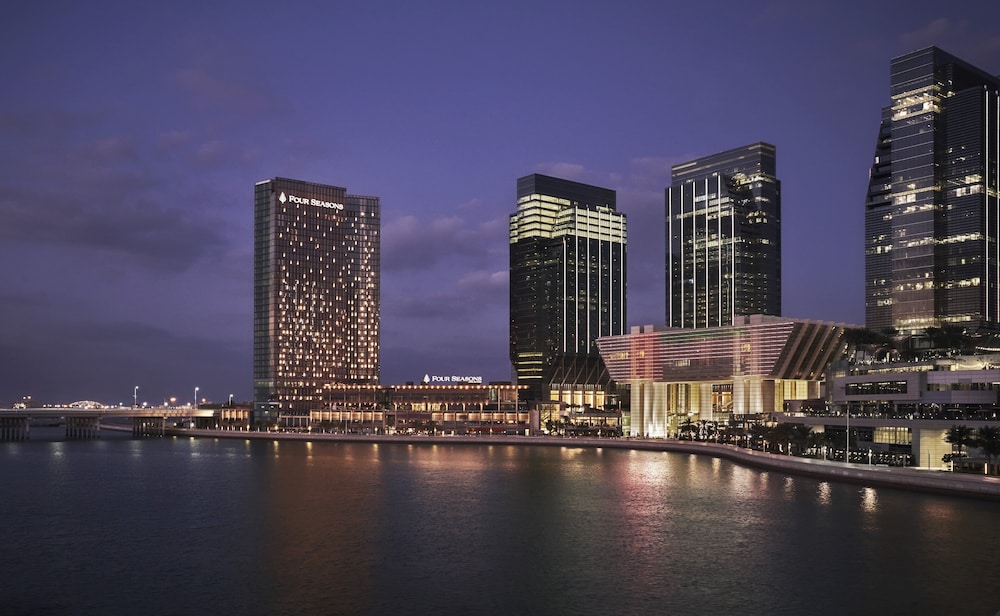 Four Seasons Hotel Abu Dhabi at Al Maryah Island 1