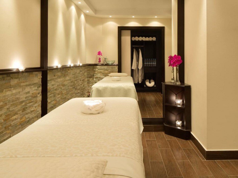Hyatt Regency Dubai & The Galleria Residence 21