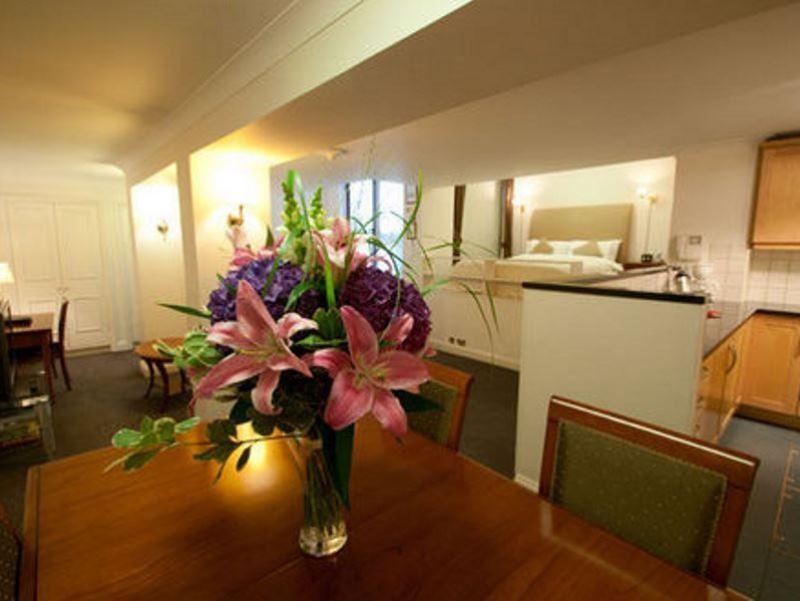 15 Basil Street 12