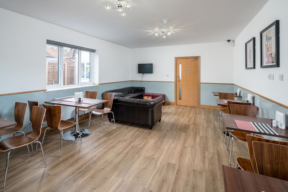 Flexistay Sutton Aparthotel 3