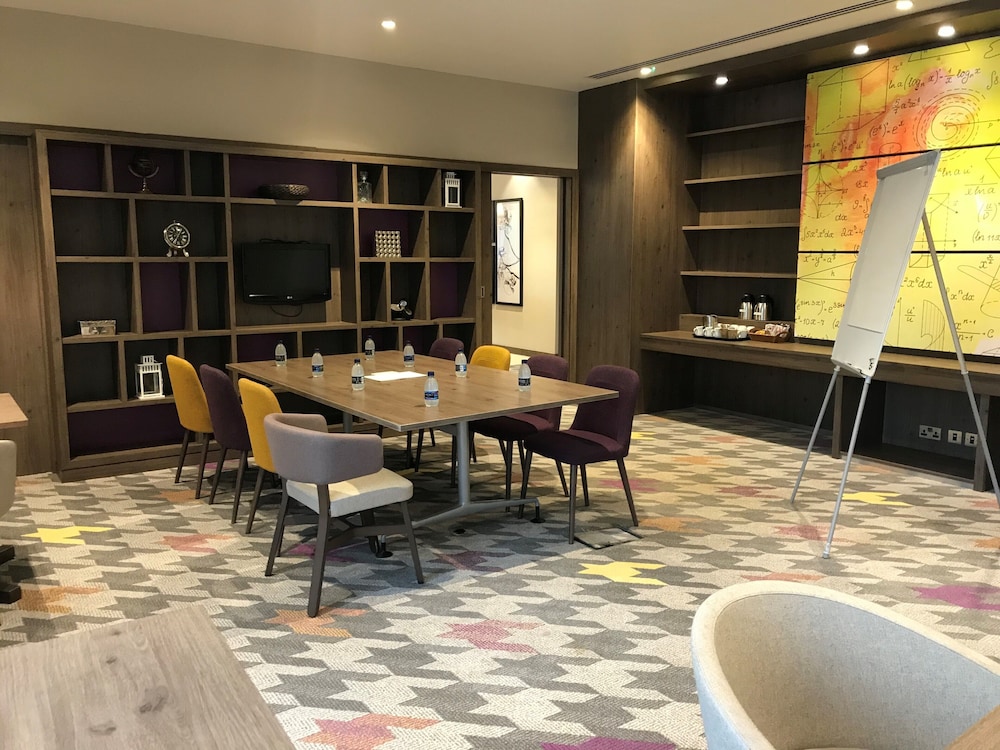 Hampton by Hilton Oxford 16
