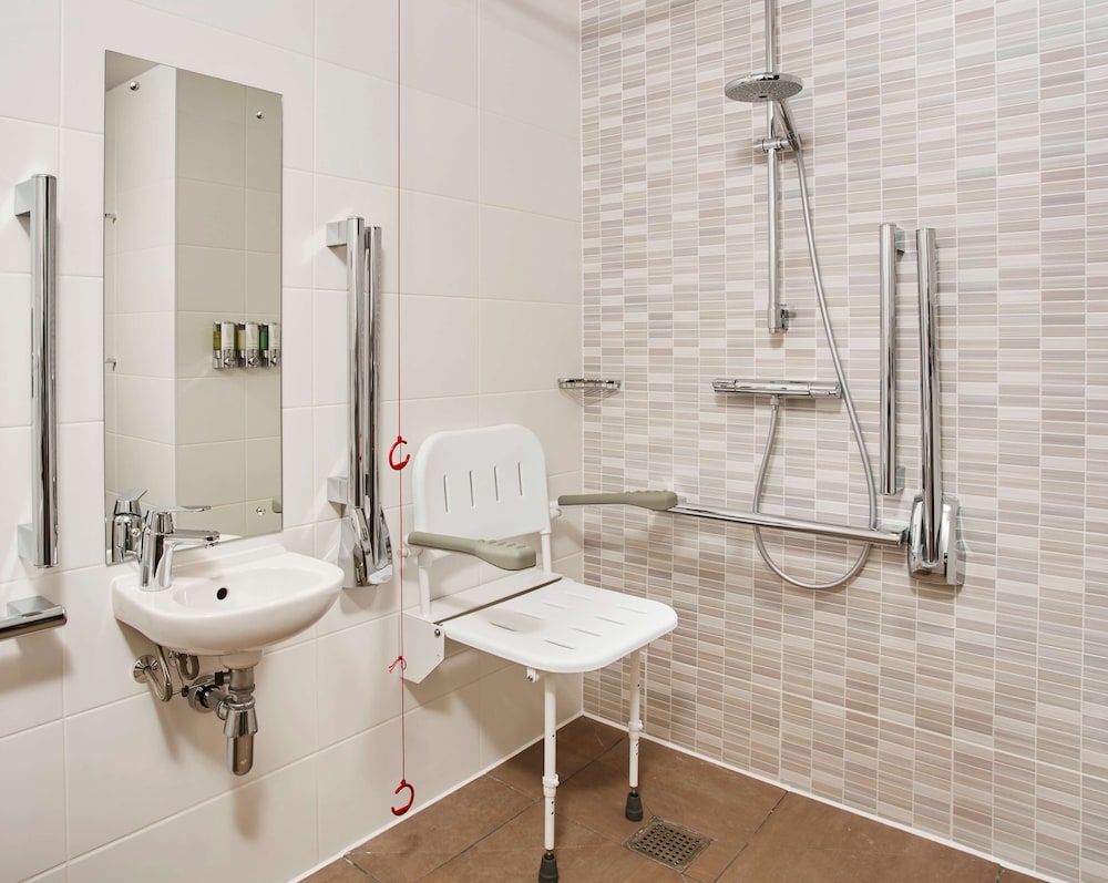 Hampton by Hilton Oxford 9