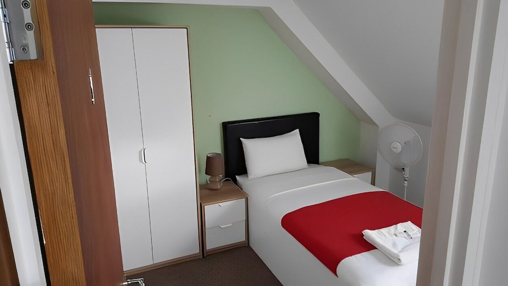 Heathrow Travellers Hub 7