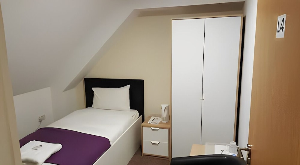 Heathrow Travellers Hub 8