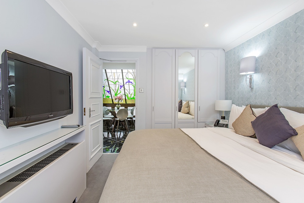 Mayfair House 11