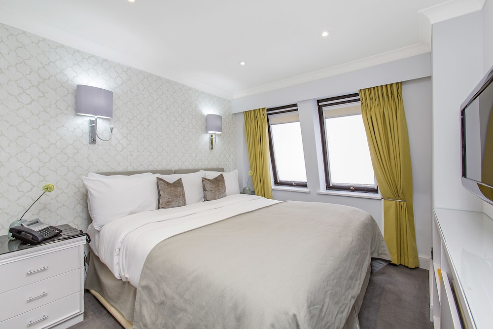 Mayfair House 10