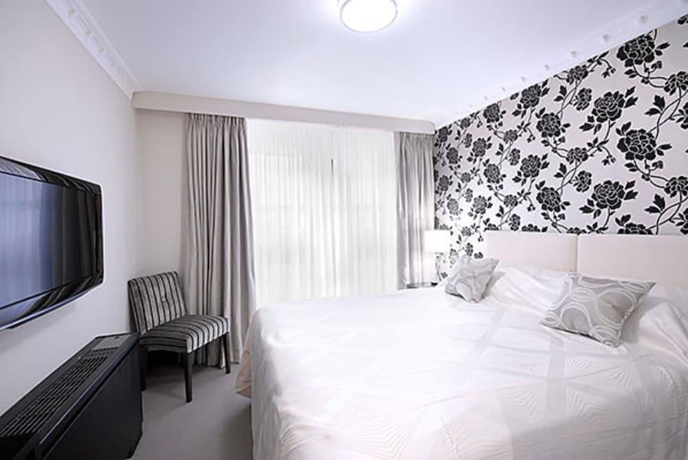 Mayfair House 17
