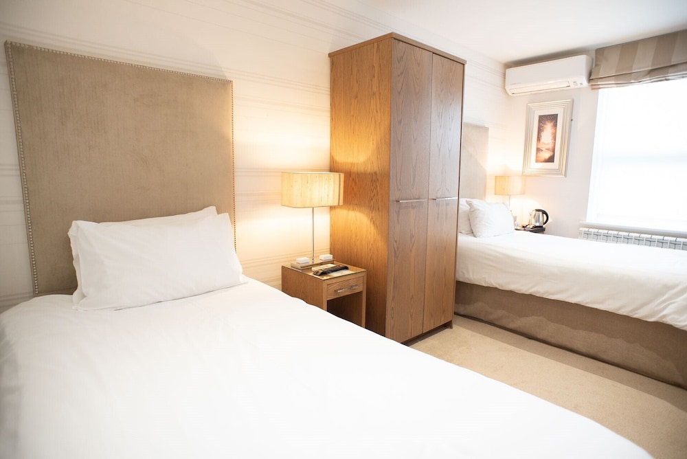Mccaffertys Bar & Guest House 13