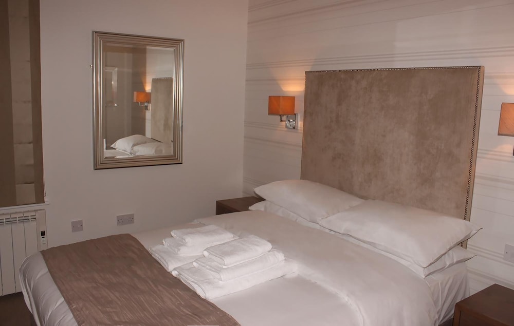 Mccaffertys Bar & Guest House 20