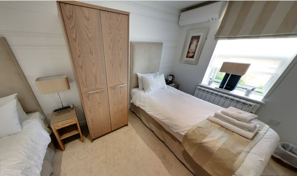 Mccaffertys Bar & Guest House 4