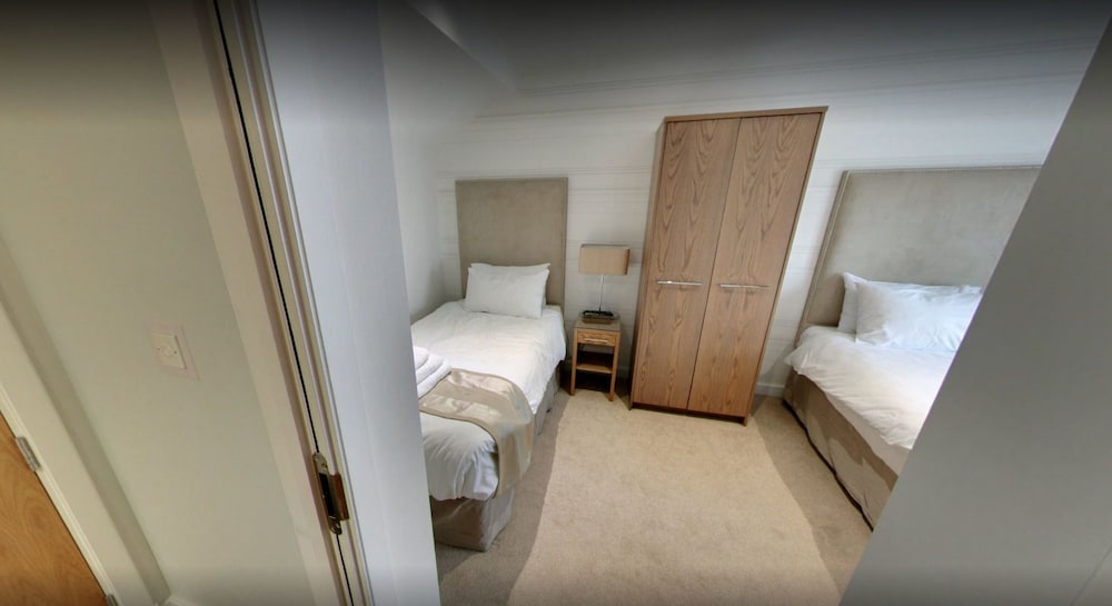 Mccaffertys Bar & Guest House 8