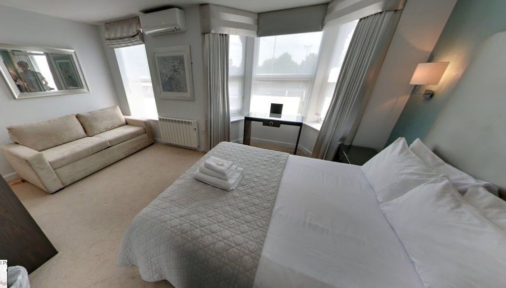 Mccaffertys Bar & Guest House 6