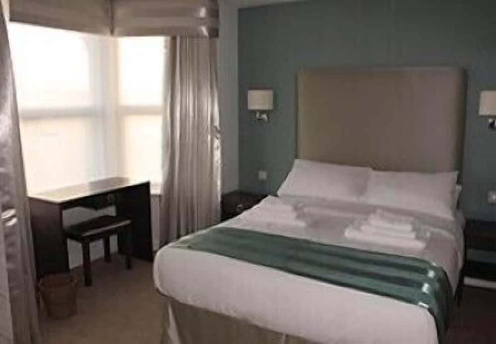 Mccaffertys Bar & Guest House 12