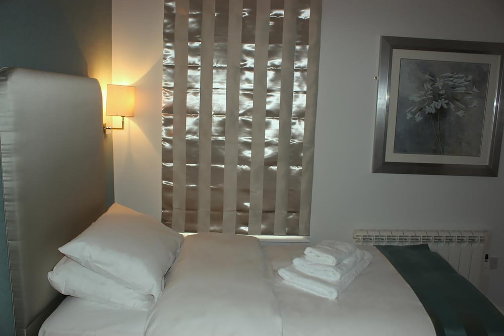 Mccaffertys Bar & Guest House 14