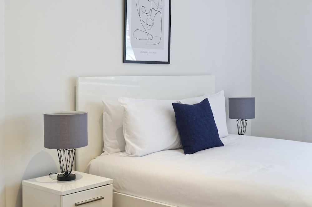 City2Stay Serviced Apartments Red Lion Court 8