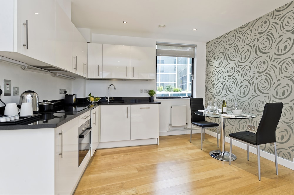 City2Stay Serviced Apartments Red Lion Court 11