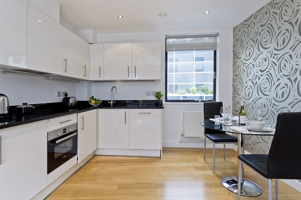 City2Stay Serviced Apartments Red Lion Court 9