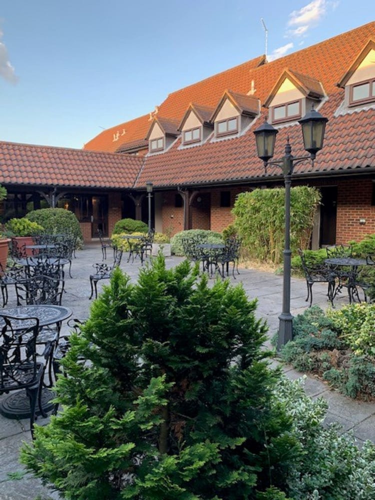 The New Chichester Hotel 23