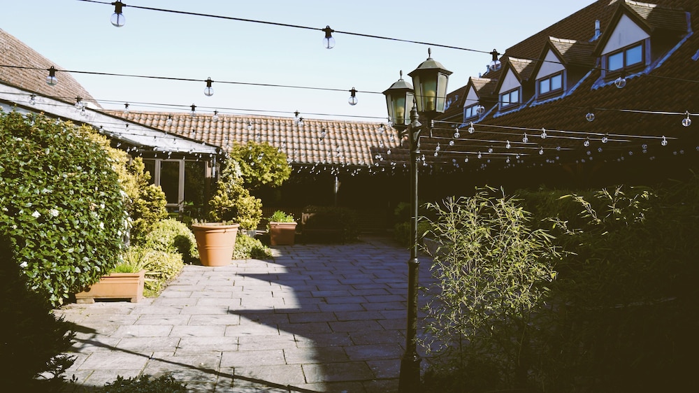 The New Chichester Hotel 16