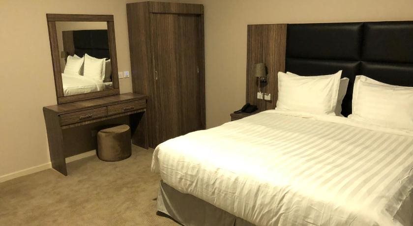 Loren Suites 11