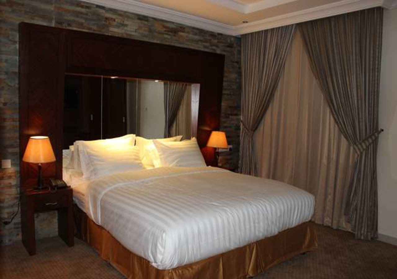 Loren Suites 8