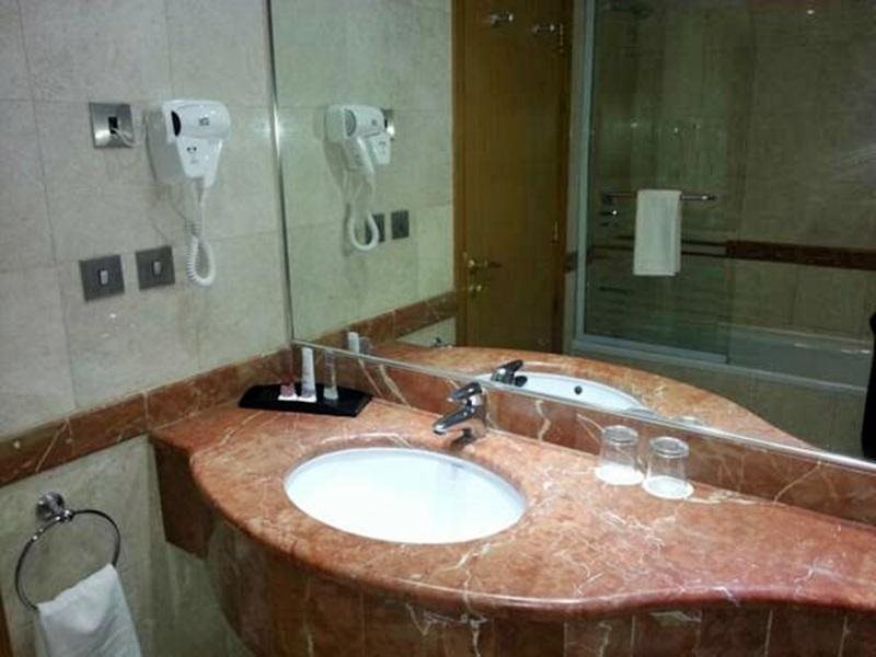 Nozol Royal Inn Hotel 8