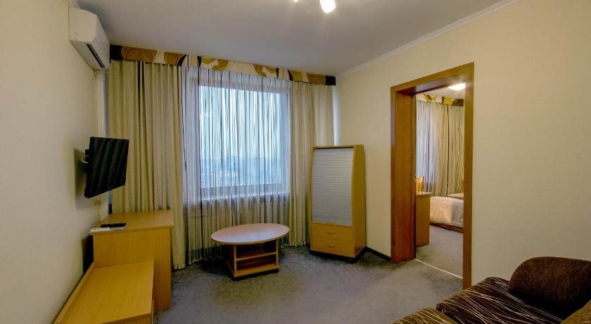 Tourist Hotel 10
