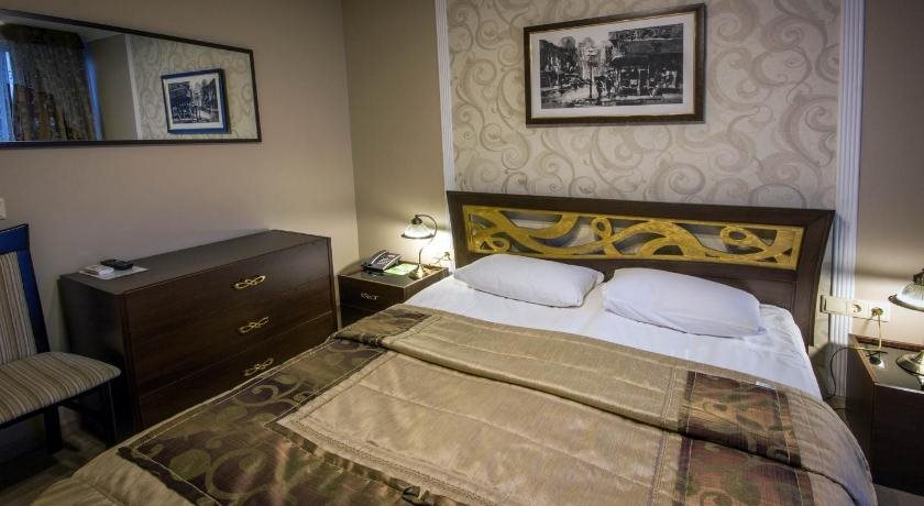 Tourist Hotel 5